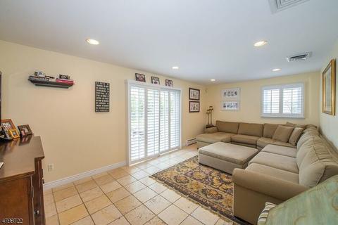 15 Amboy Rd, Wayne, NJ 07470 photo 2