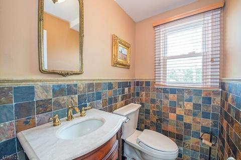 15 Amboy Rd, Wayne, NJ 07470 photo 3