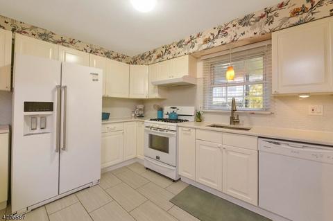 95 Joerg Ave, Nutley, NJ 07110 photo 8