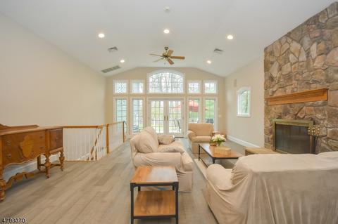 196 Ratzer Rd, Wayne, NJ 07470 photo 2