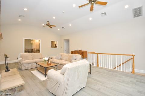 196 Ratzer Rd, Wayne, NJ 07470 photo 4