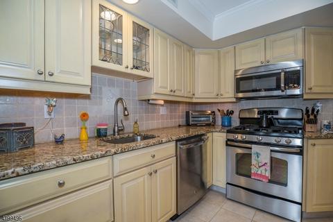23 Black Briar Ln, Wayne, NJ 07470 photo 6