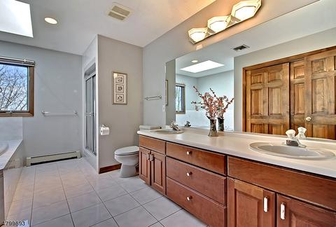 128 E Springbrook Dr, Gillette, NJ 07933 photo 14