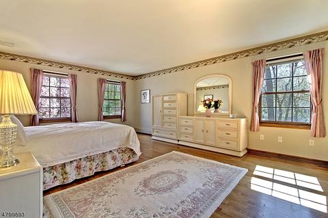128 E Springbrook Dr, Gillette, NJ 07933 photo 13
