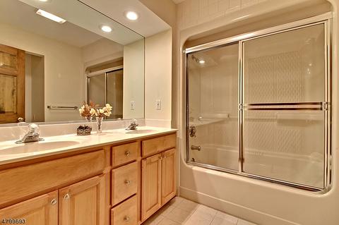 128 E Springbrook Dr, Gillette, NJ 07933 photo 12
