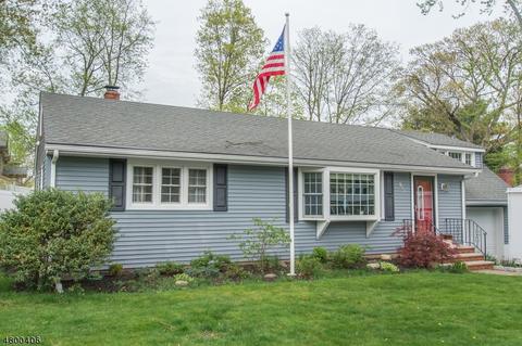 351 Janet Ave, Paramus, NJ 07652 photo 2