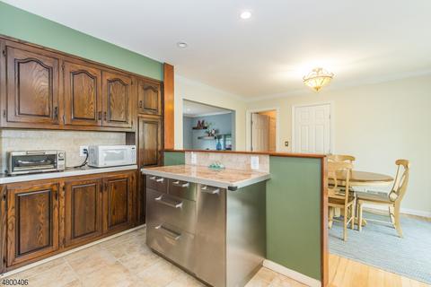 351 Janet Ave, Paramus, NJ 07652 photo 11