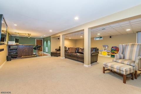 351 Janet Ave, Paramus, NJ 07652 photo 19