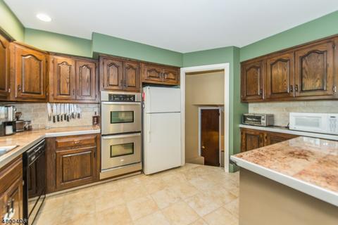 351 Janet Ave, Paramus, NJ 07652 photo 10