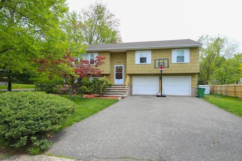380 Wagner Ct, Paramus, NJ 07652 photo 2