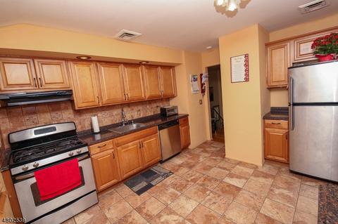 380 Wagner Ct, Paramus, NJ 07652 photo 9