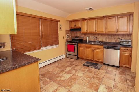380 Wagner Ct, Paramus, NJ 07652 photo 8