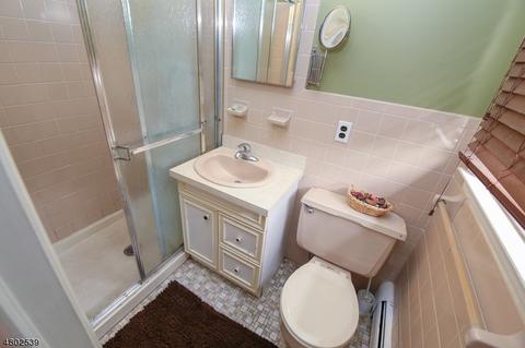 380 Wagner Ct, Paramus, NJ 07652 photo 13