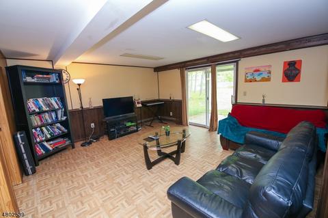 380 Wagner Ct, Paramus, NJ 07652 photo 16