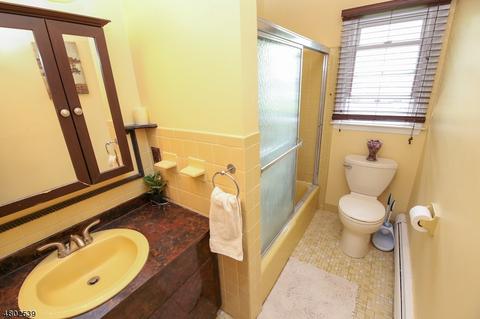 380 Wagner Ct, Paramus, NJ 07652 photo 10