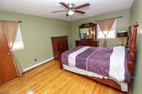380 Wagner Ct, Paramus, NJ 07652 photo 12