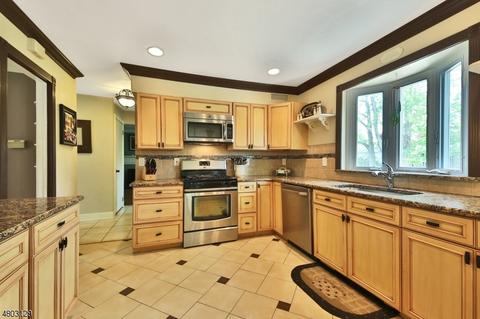 80 Fieldstone Pl, Wayne, NJ 07470 photo 6
