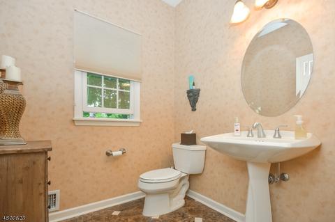 15 Gates Pl, Wayne, NJ 07470 photo 11