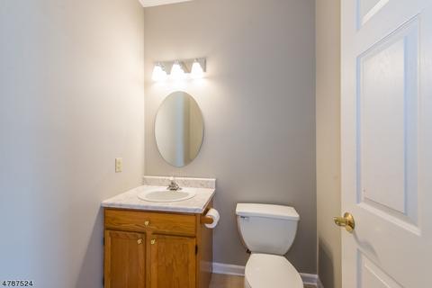 15 Windsor Pl, Hackettstown, NJ 07840 photo 6