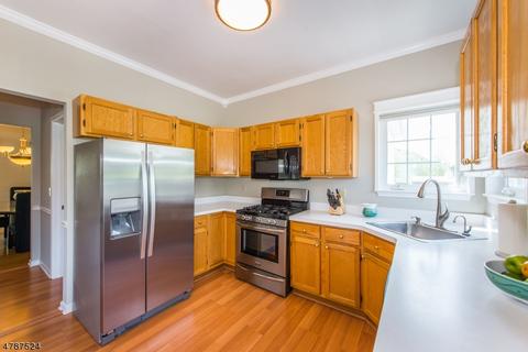 15 Windsor Pl, Hackettstown, NJ 07840 photo 8