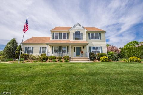 15 Windsor Pl, Hackettstown, NJ 07840 photo 2
