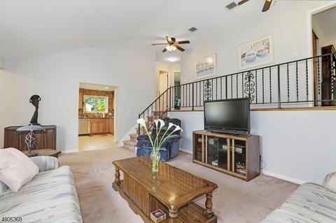29 Burnside Pl, Wayne, NJ 07470 photo 4