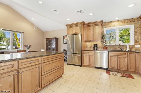 29 Burnside Pl, Wayne, NJ 07470 photo 5