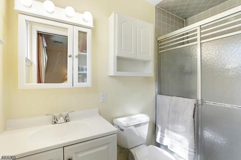 29 Burnside Pl, Wayne, NJ 07470 photo 11
