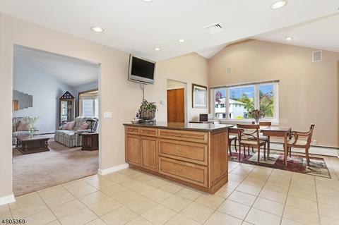29 Burnside Pl, Wayne, NJ 07470 photo 8