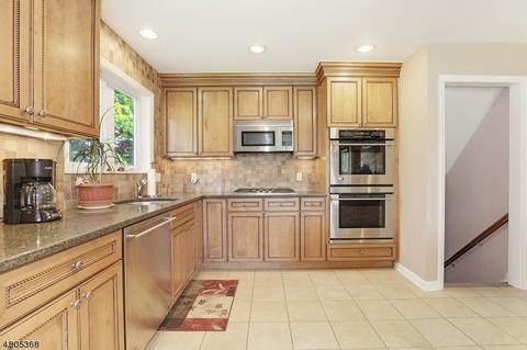 29 Burnside Pl, Wayne, NJ 07470 photo 6