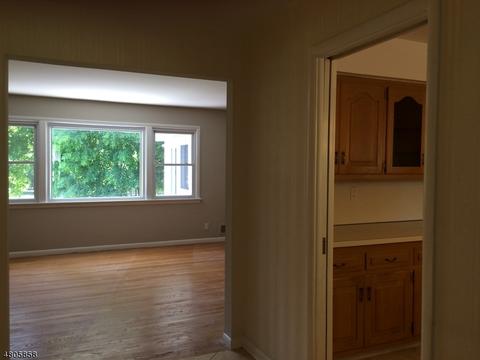 100 Warwick Cir, Springfield, NJ 07081 photo 5