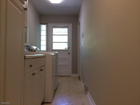 100 Warwick Cir, Springfield, NJ 07081 photo 3
