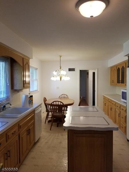 100 Warwick Cir, Springfield, NJ 07081 photo 7