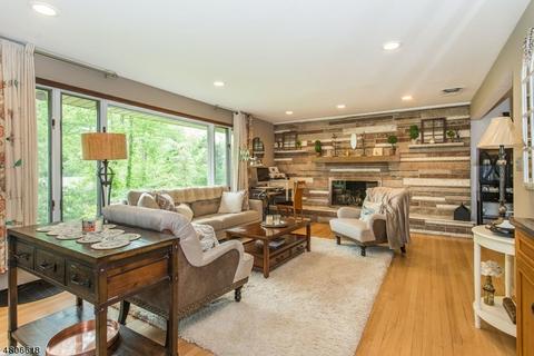 4 Robert Rd, Towaco, NJ 07082 photo 2