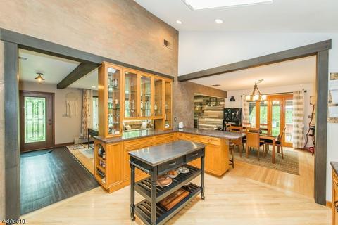 4 Robert Rd, Towaco, NJ 07082 photo 5