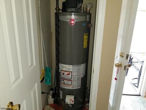 43 Val Sumo Ln, Newark, NJ 07105 photo 19