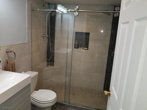 43 Val Sumo Ln, Newark, NJ 07105 photo 11