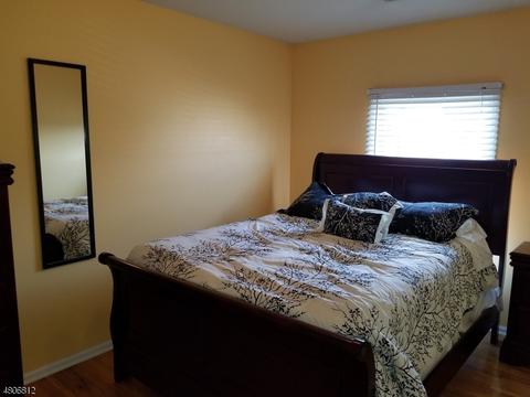 43 Val Sumo Ln, Newark, NJ 07105 photo 8