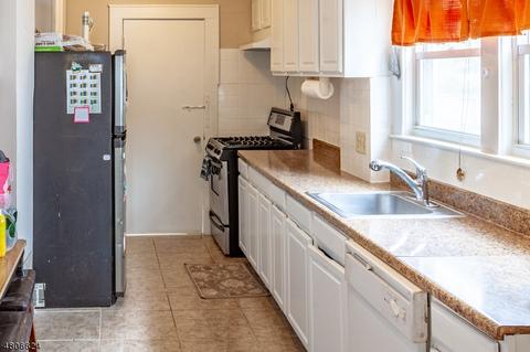 1079 Thomas St, Hillside, NJ 07205 photo 9