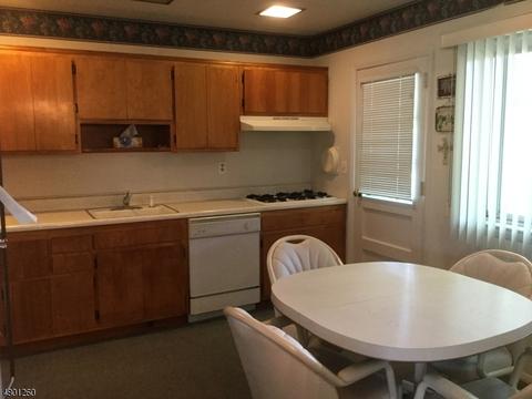 41 Normandy Dr, Wayne, NJ 07470 photo 5