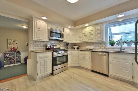 4 Cezar Ct, Wayne, NJ 07470 photo 7