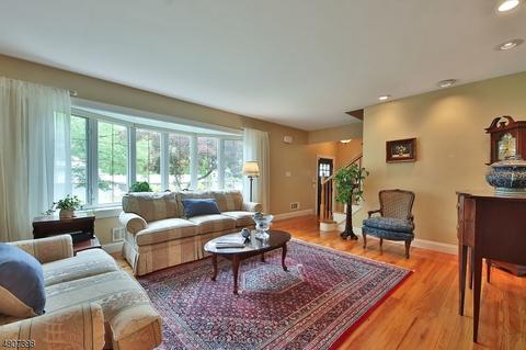 4 Cezar Ct, Wayne, NJ 07470 photo 2