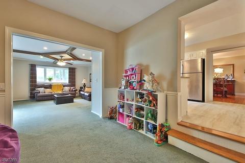4 Cezar Ct, Wayne, NJ 07470 photo 10