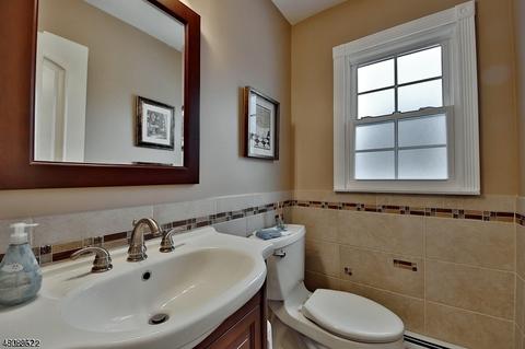 17 Tulip Ter, Wayne, NJ 07470 photo 11