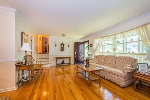28 Cedar Pl, Wayne, NJ 07470 photo 2