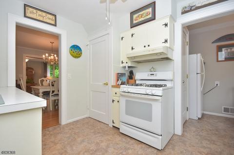 125 Balsam Rd, Wayne, NJ 07470 photo 8