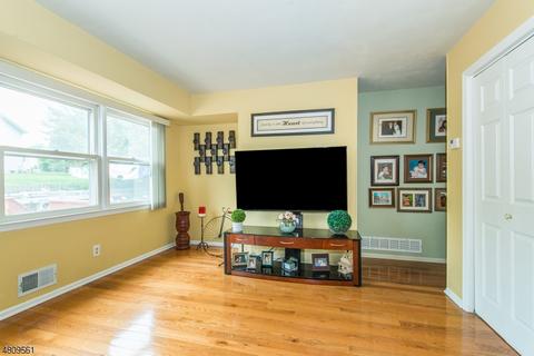 39 Agawam Dr, Wayne, NJ 07470 photo 5