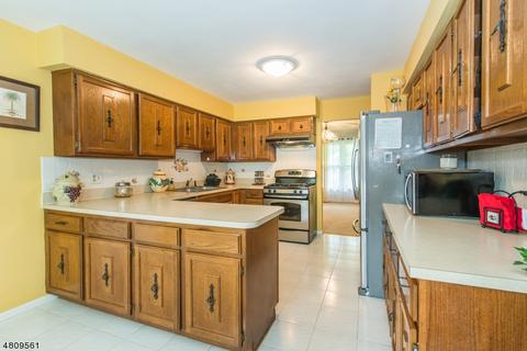 39 Agawam Dr, Wayne, NJ 07470 photo 7