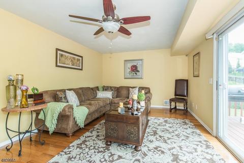 39 Agawam Dr, Wayne, NJ 07470 photo 4