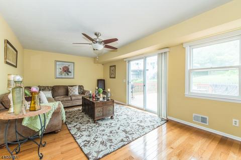 39 Agawam Dr, Wayne, NJ 07470 photo 3
